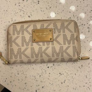 Woman’s Michael Kors wallet